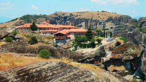 Monastery-Meteora_729-620x349
